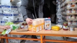 Paczki dla potrzebujących rozdaje Stowarzyszenie Pomocy Rodzinie "Droga", fot. Marta Nazarko