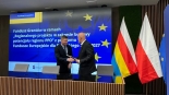 Wicemarszałek Marek Malinowski oraz przedstawiciele ośrodków naukowych podpisali umowy dotyczące dofinansowania tych ośrodków, 10.07.2025, fot. Gabriela Lasota