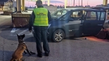 Nielegalny towar był ukryty w samochodzie osobowym ciągnącym lawetę, 11.09.2025, fot. Podlaska KAS