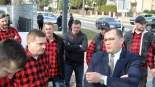 Konferencja prasowa podlaskich rolników przed biurem poselskim Stefana Krajewskiego w Zambrowie, 21.03.2025, fot. Adam Dąbrowski