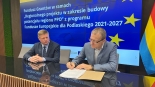 Wicemarszałek Marek Malinowski oraz przedstawiciele ośrodków naukowych podpisali umowy dotyczące dofinansowania tych ośrodków, 10.07.2025, fot. Gabriela Lasota