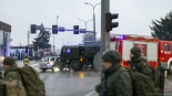 W Łomży, na skrzyżowaniu Al. Legionów i ulicy Pileckiego samochód osobowy zderzył się z wojskowym samochodem ciężarowym, 1.03.2025, fot. Paweł Wądołowski