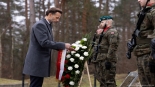 Wojewoda podlaski Jacek Brzozowski i przedstawiciele służb uczcili pamięć powstańców w Choroszczy, 22.01.2025, fot. Milosz Kozakiewicz / PUW