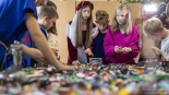 Zbudujmy z Lego zamek Chrobrego - nietypowa lekcja historii w szkole w Puchałach, 25.06.2025, fot. Paweł Wądołowski