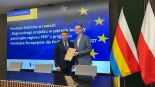 Wicemarszałek Marek Malinowski oraz przedstawiciele ośrodków naukowych podpisali umowy dotyczące dofinansowania tych ośrodków, 10.07.2025, fot. Gabriela Lasota