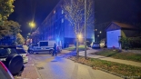 Nocna akcja policji na ulicy Stacha Konwy w Łomży, 23.10.2024, fot. Paweł Wądołowski