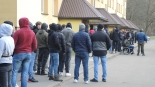 Protest przed ośrodkiem dla cudzoziemców w Czerwonym Borze, 6.04.2025, fot. Adam Dąbrowski
