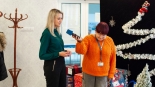Przekazanie świątecznych paczek od Polskiego Radia Białystok podopiecznym DPS-u przy ul. Świerkowej w Białymstoku, 16.12.2024, fot. Barbara Sokolińska