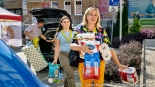 Białostoczanie przynoszą dary do Centrum Aktywności Społecznej w Białymstoku dla powodzian, fot. Sylwia Krassowska