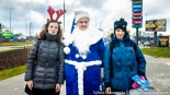 Niebieski Mikołaj Polskiego Radia Białystok zaprasza do wspólnych zdjęć, fot. Sylwia Krassowska