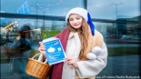 Niebieski Mikołaj Polskiego Radia Białystok zaprasza do wspólnych zdjęć, fot. Sylwia Krassowska