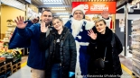 Niebieski Mikołaj Polskiego Radia Białystok zaprasza do wspólnych zdjęć, fot. Sylwia Krassowska
