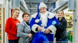 Niebieski Mikołaj Polskiego Radia Białystok zaprasza do wspólnych zdjęć, fot. Sylwia Krassowska