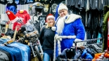 Niebieski Mikołaj Polskiego Radia Białystok zaprasza do wspólnych zdjęć, fot. Sylwia Krassowska