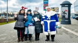 Niebieski Mikołaj Polskiego Radia Białystok zaprasza do wspólnych zdjęć, fot. Sylwia Krassowska