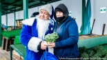 Niebieski Mikołaj Polskiego Radia Białystok zaprasza do wspólnych zdjęć, fot. Sylwia Krassowska
